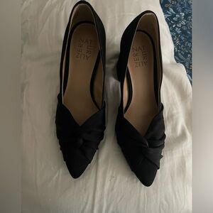 Naturalizer Helena pump NEVER WORN Black taffeta 8W.
2 1/4" block heel